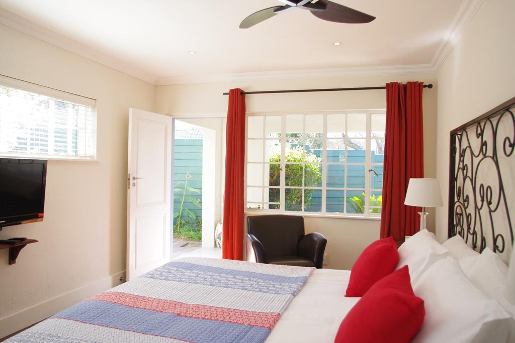 Pepper Tree Guest House Rivonia แซนด์ตัน ภายนอก รูปภาพ