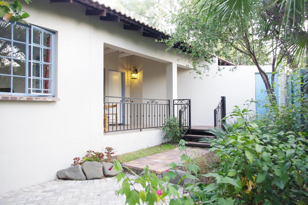 Pepper Tree Guest House Rivonia แซนด์ตัน ภายนอก รูปภาพ